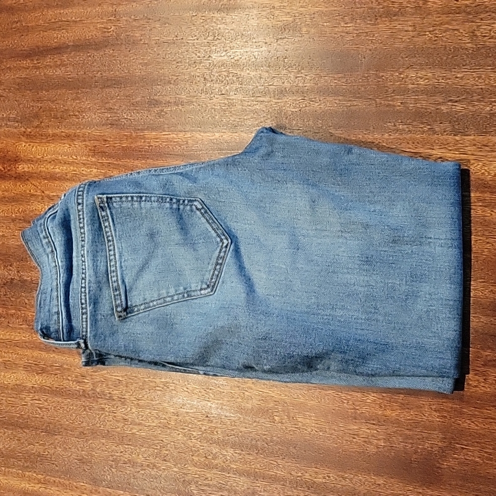 Womens Stretchy Straight leg Jeans from Old Navy. Size 2. - Picture 4 of 4